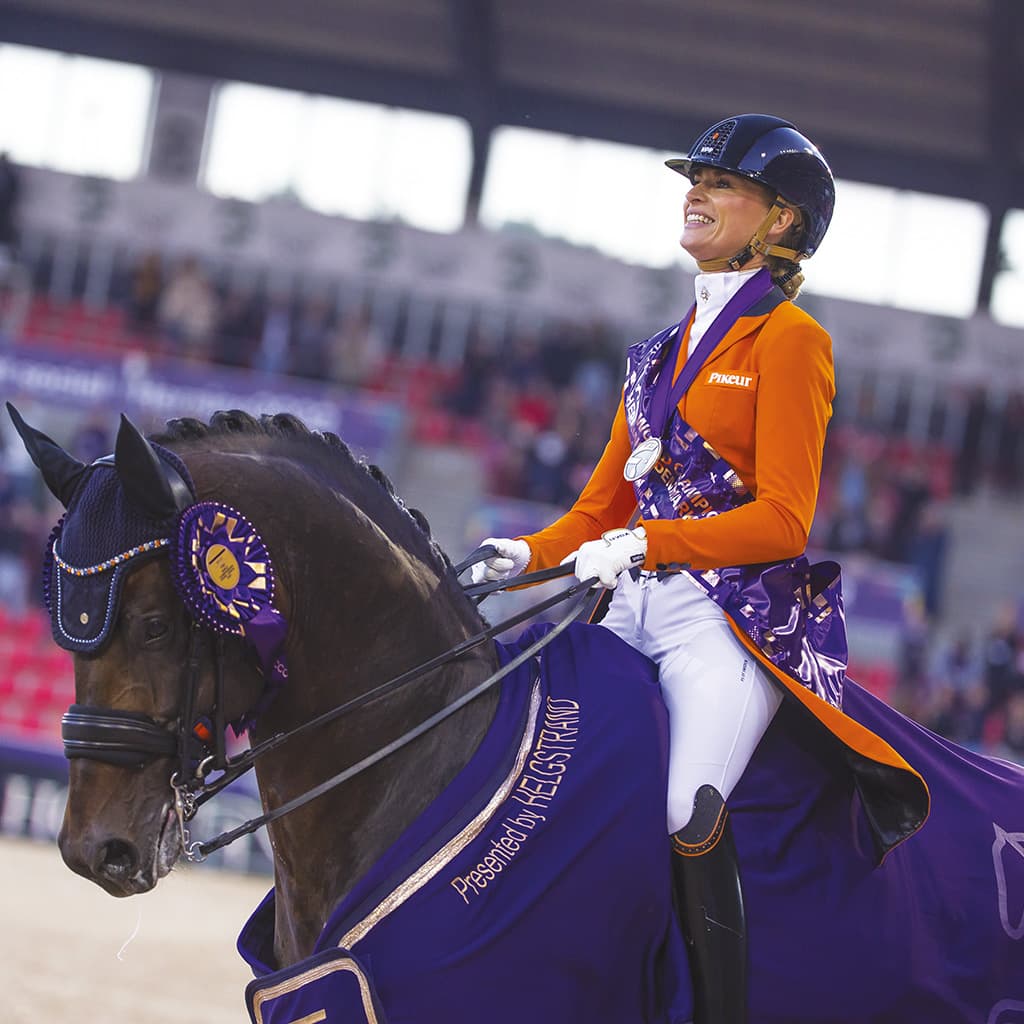 Dinja van Liere riding in Erreplus Saddle