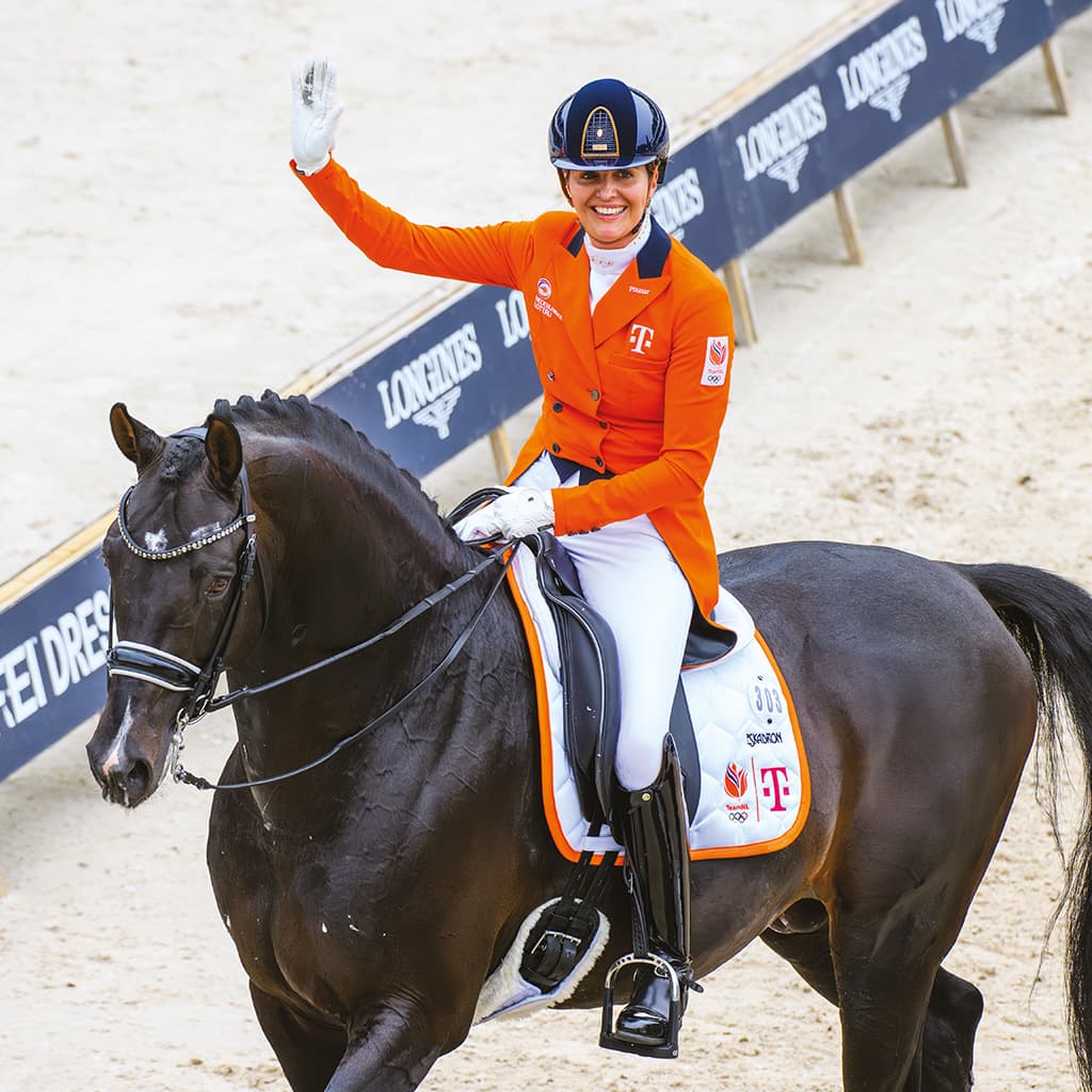 Emmelie Scholtens riding in Erreplus Saddle